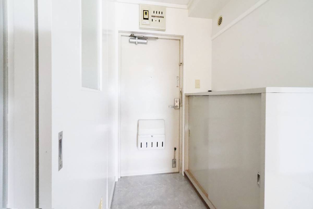 成田市ビレッジハウス成田吾妻タワーの玄関