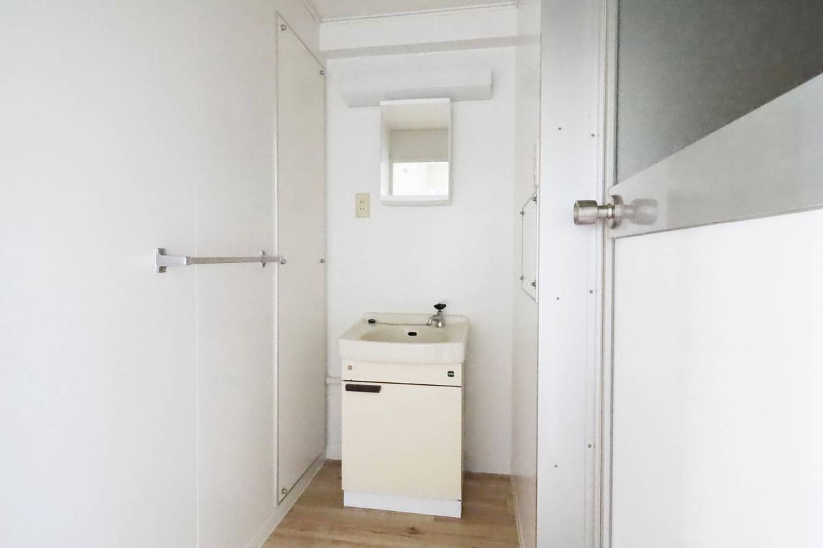 成田市ビレッジハウス成田吾妻タワーの洗面所