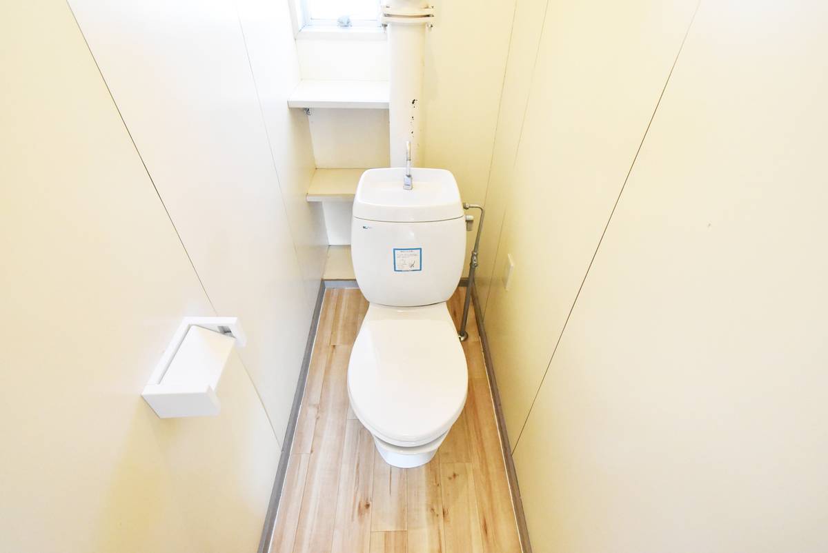 Toilet di Village House Toubu di Tomi-shi