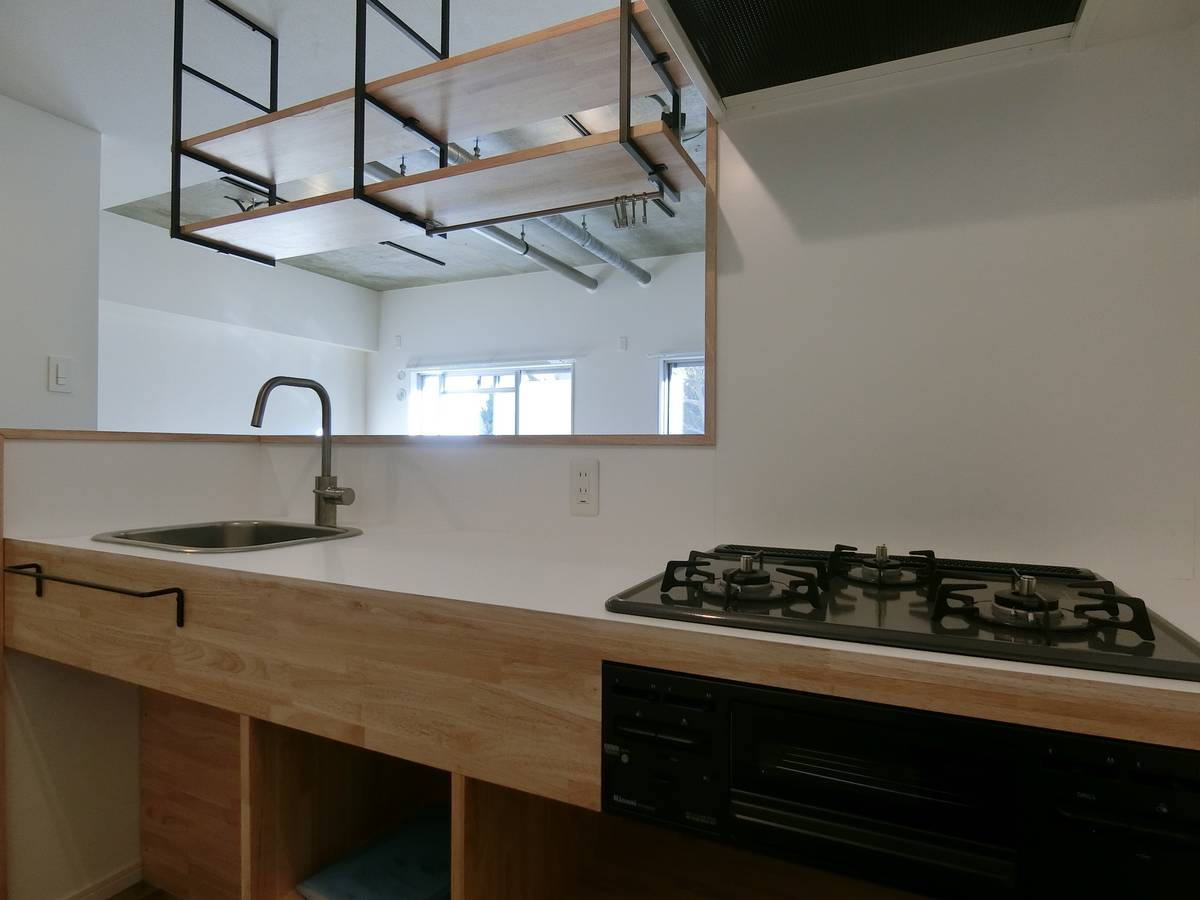 Khu vực bếp của Village House Shiomi Tower ở Koto-ku