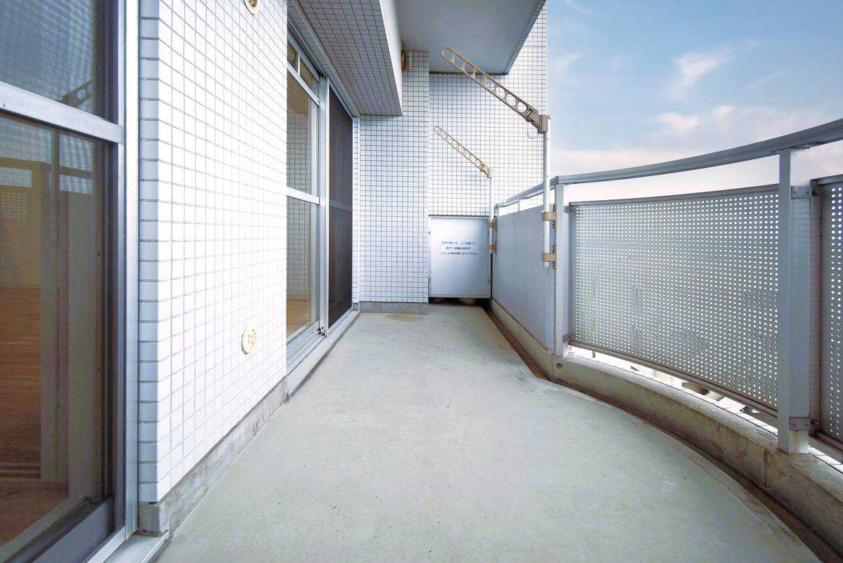 Ban công của Village House Shiomi Tower ở Koto-ku