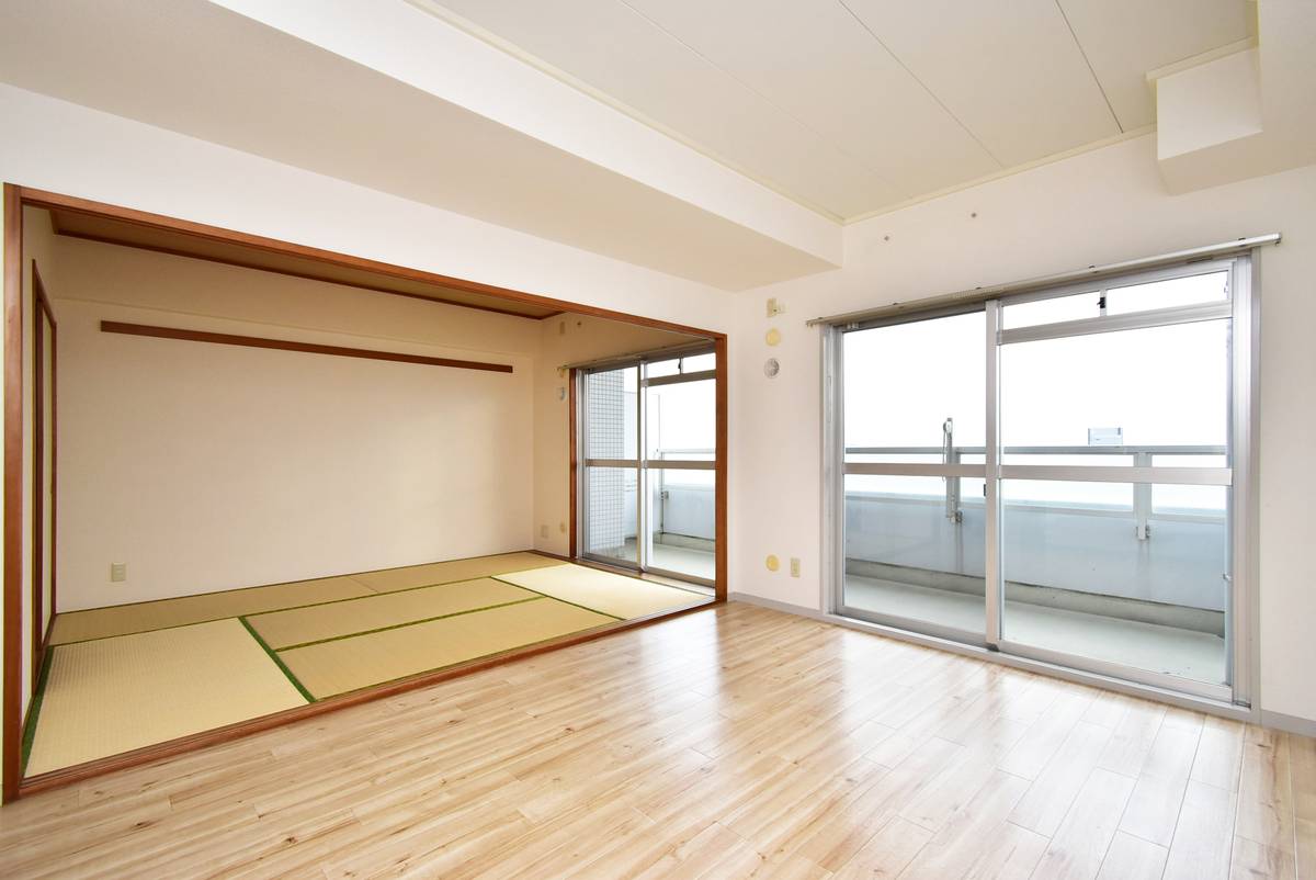Living Room in Village House Shiomi Tower in Koto-ku
