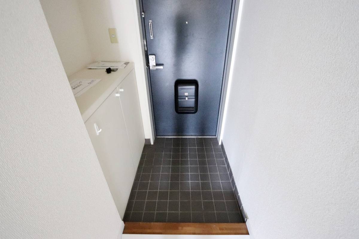 Khu vực cửa ra vào Village House Shiomi Tower ở Koto-ku