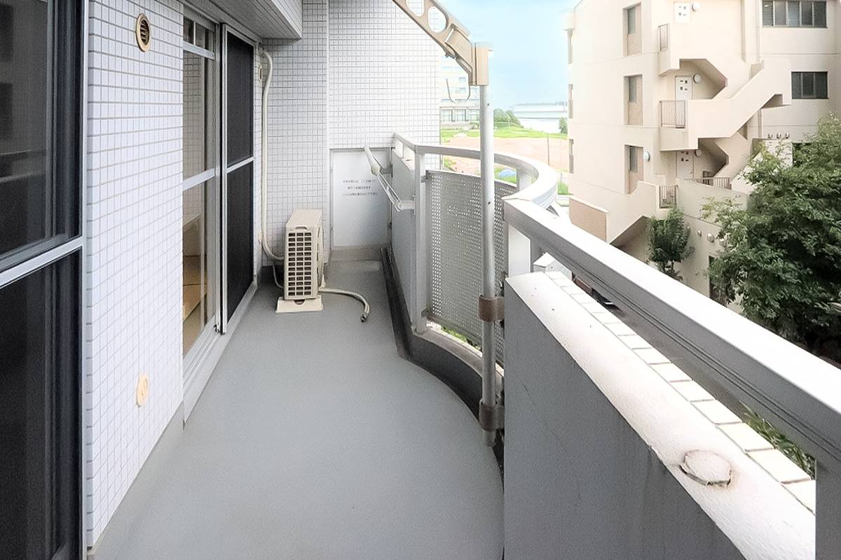 Ban công của Village House Shiomi Tower ở Koto-ku