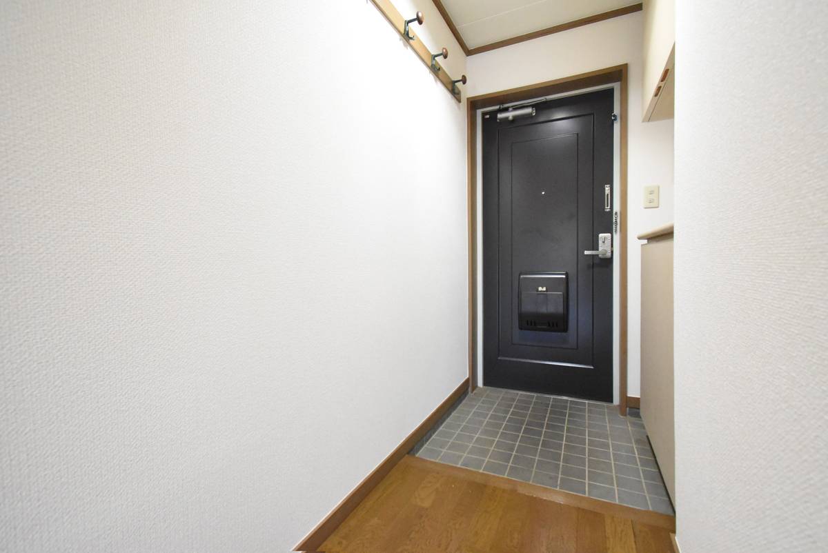 Entrada do apartamento de Village House Higashi Matsuyama Tower em Higashimatsuyama-shi