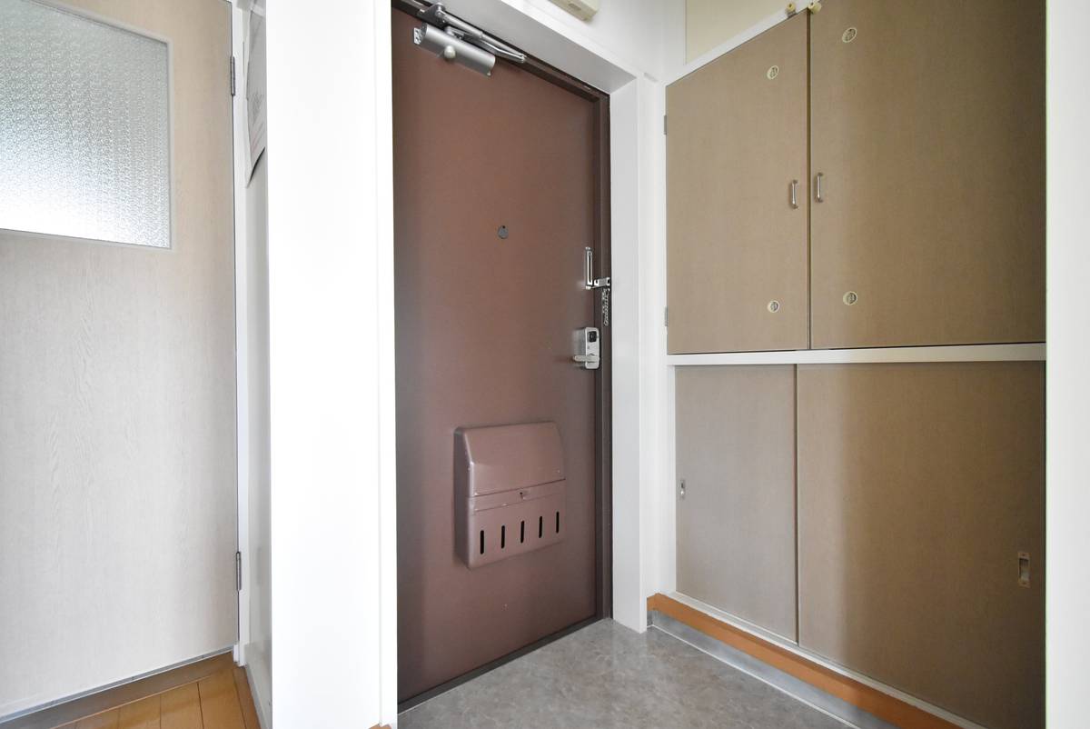 Apartment Entrance in Village House Yawata in Chikuma-shi