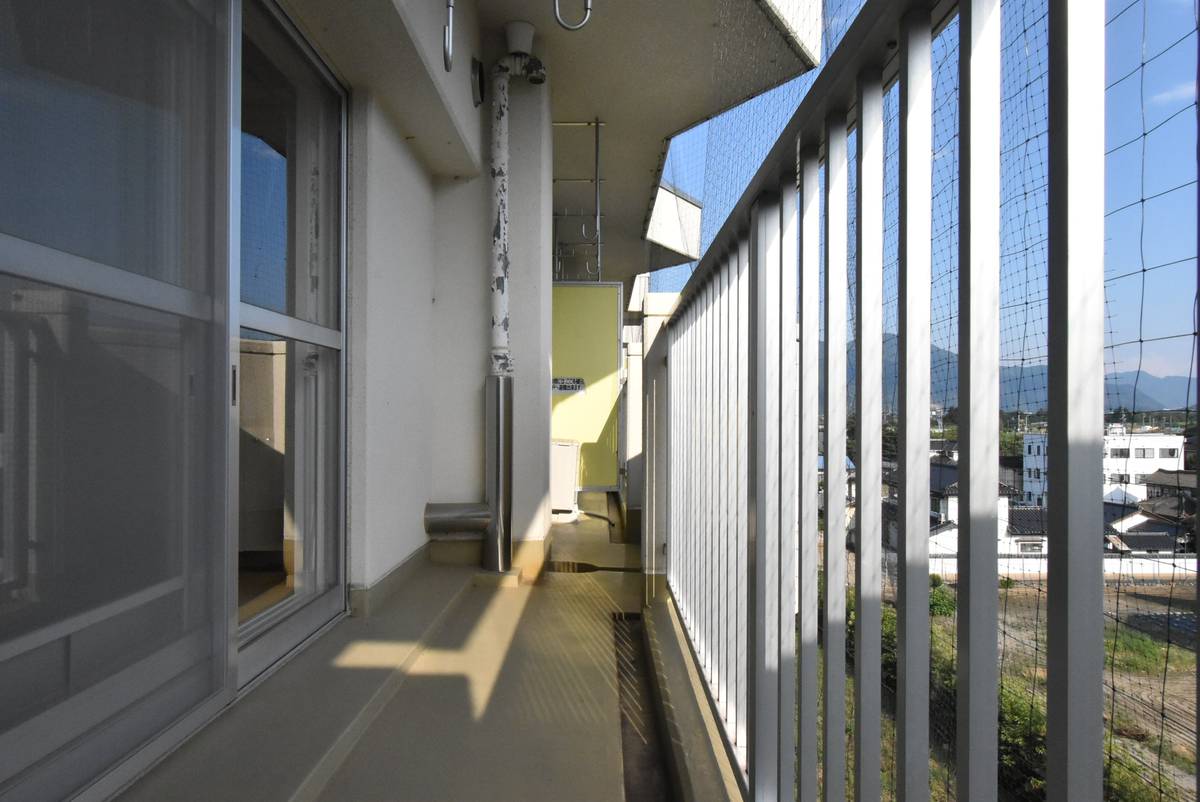 Balcony in Village House Yawata in Chikuma-shi