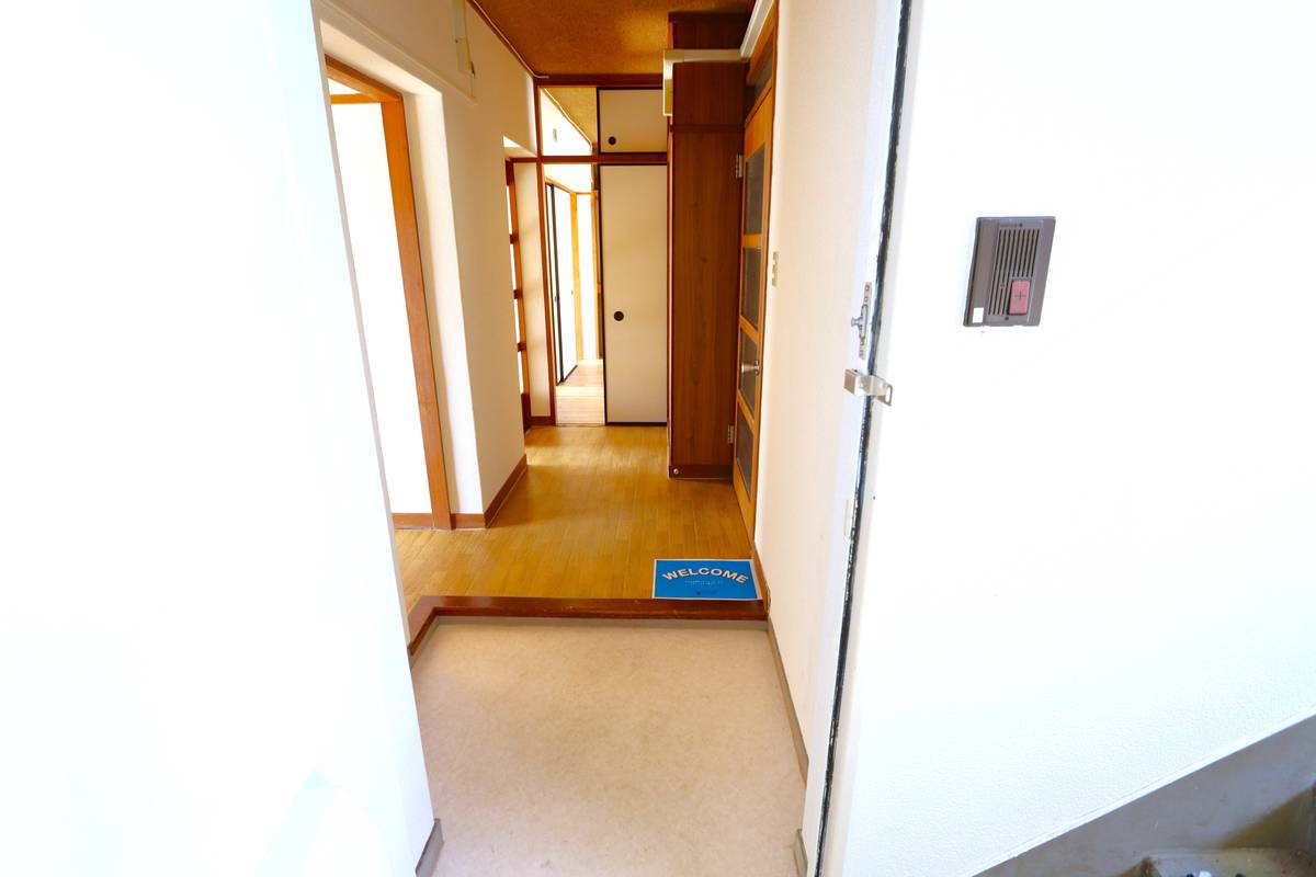 Apartment Entrance in Village House Sasagawa in Yokkaichi-shi