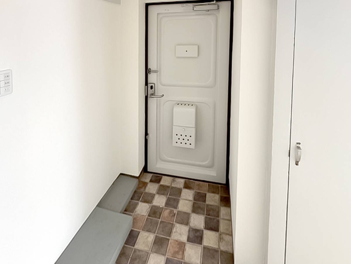Pintu Masuk Apartemen di Village House Narutaki di Wakayama-shi