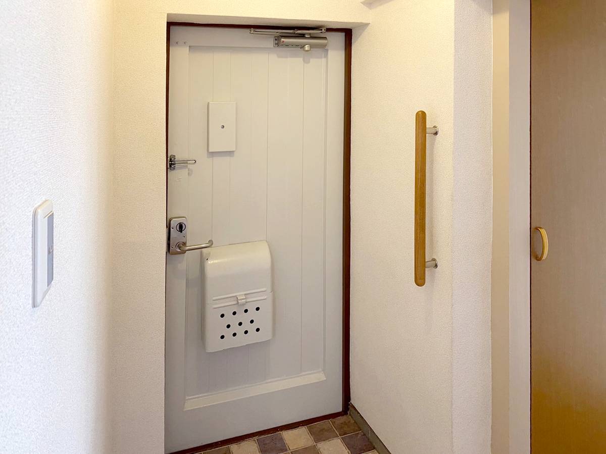 Pintu Masuk Apartemen di Village House Narutaki di Wakayama-shi