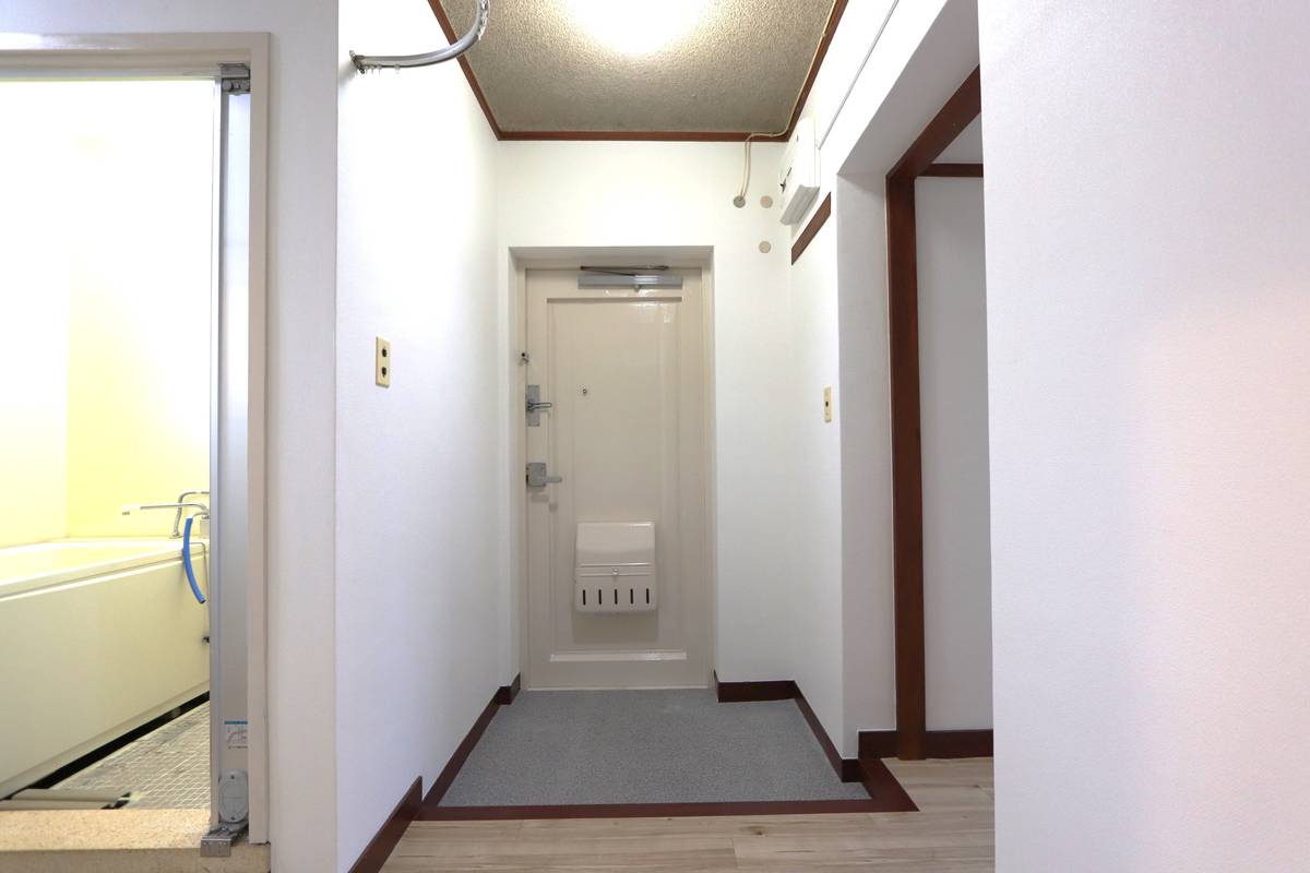 三木市ビレッジハウス志染の玄関