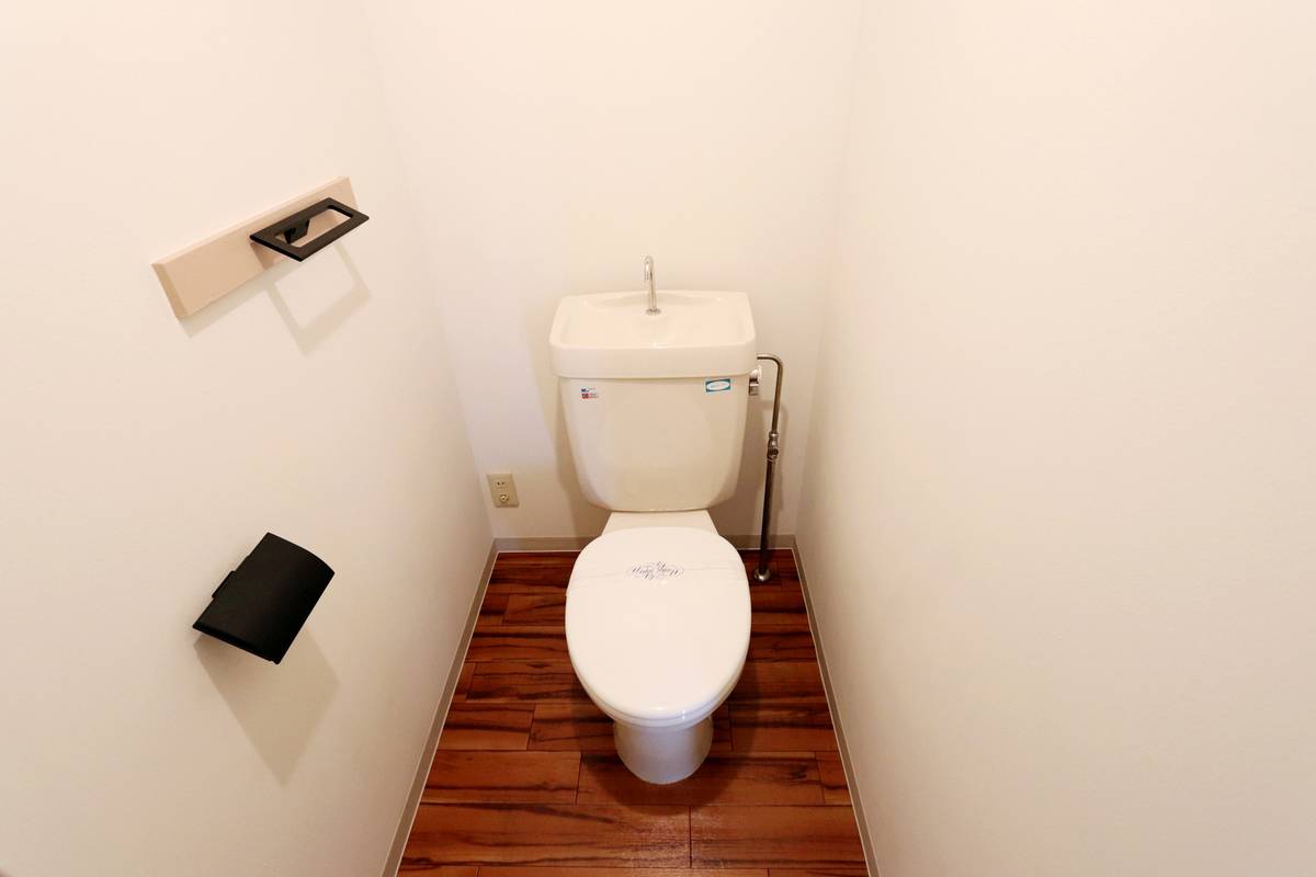 Toilet in Village House Kousai in Chuo-ku