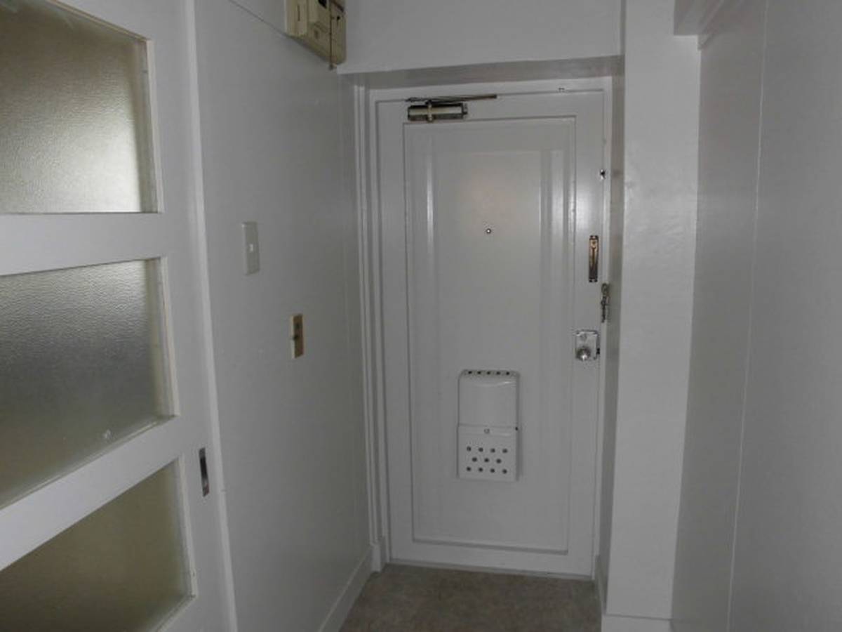 Pintu Masuk Apartemen di Village House Fukishima di Tokai-shi