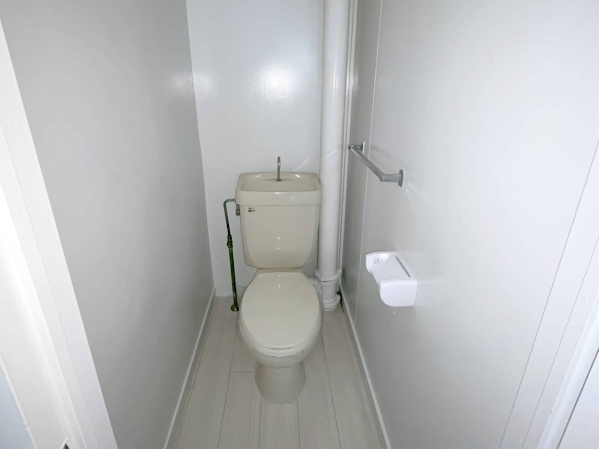 Toilet di Village House Higashino di Kasugai-shi