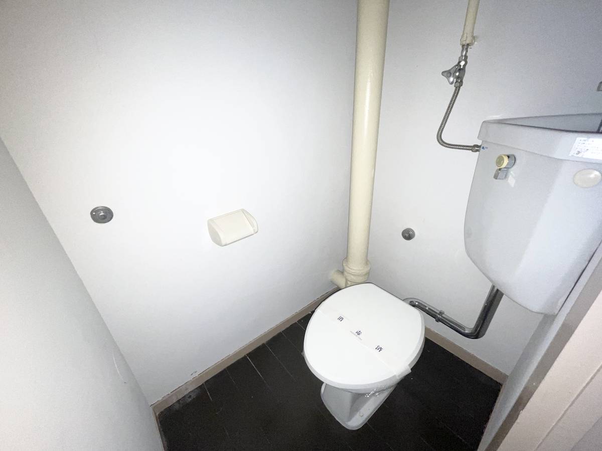 Toilet in Village House Yamakita in Komaki-shi