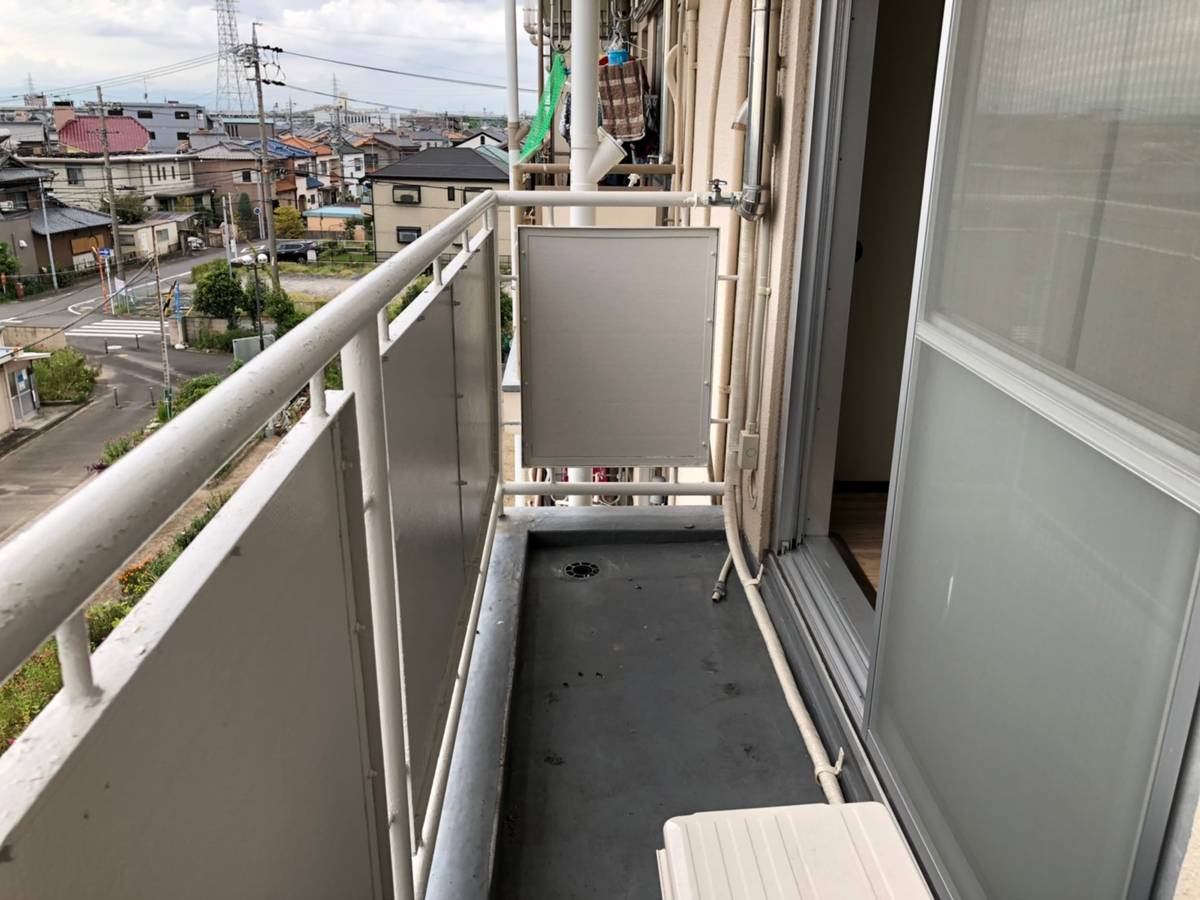 Balcony in Village House Yamakita in Komaki-shi