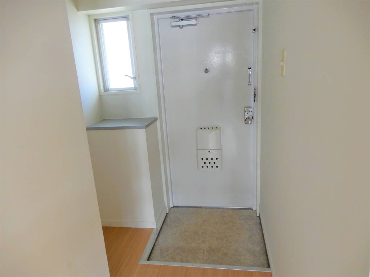 Pintu Masuk Apartemen di Village House Odabuchi di Toyokawa-shi