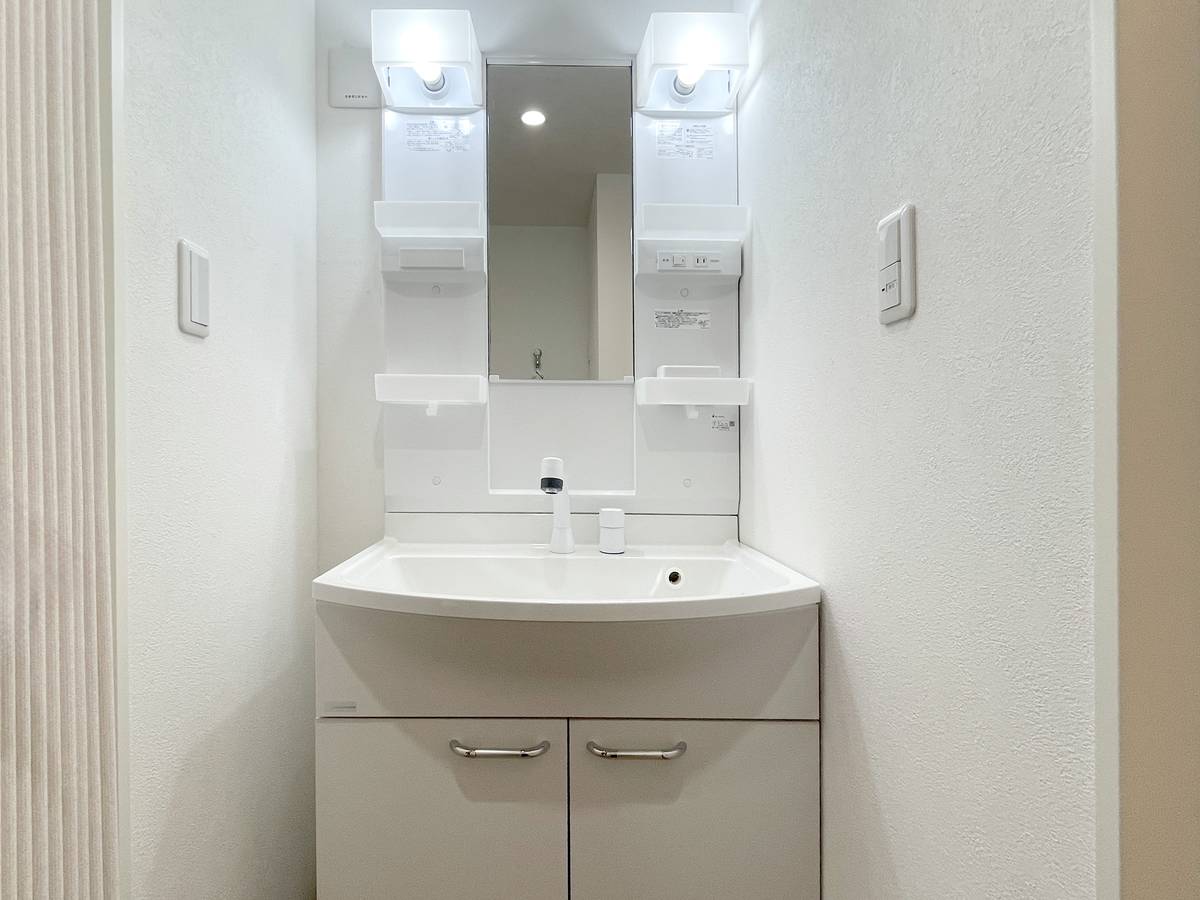 Ruang Rias di Village House Jimei di Nishio-shi