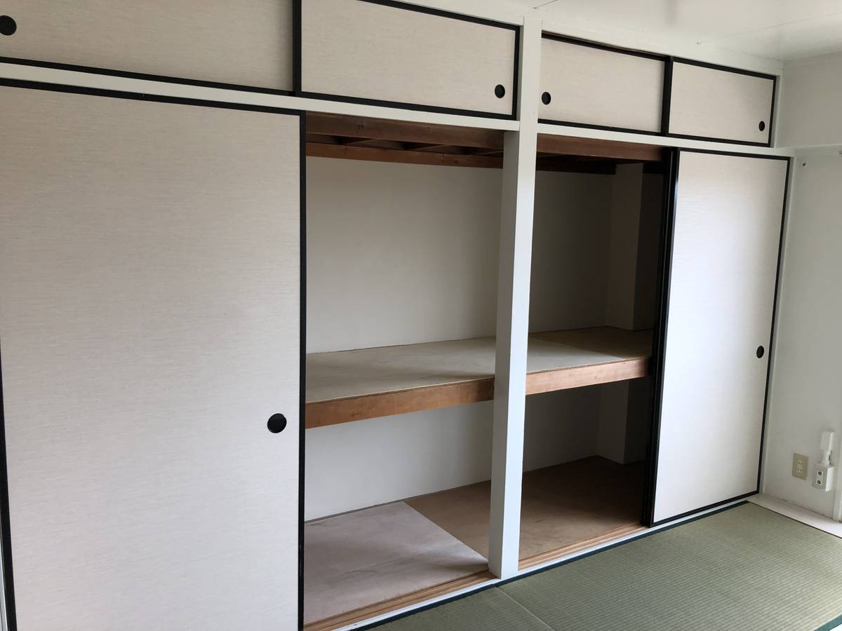 Storage Space in Village House Jimei in Nishio-shi
