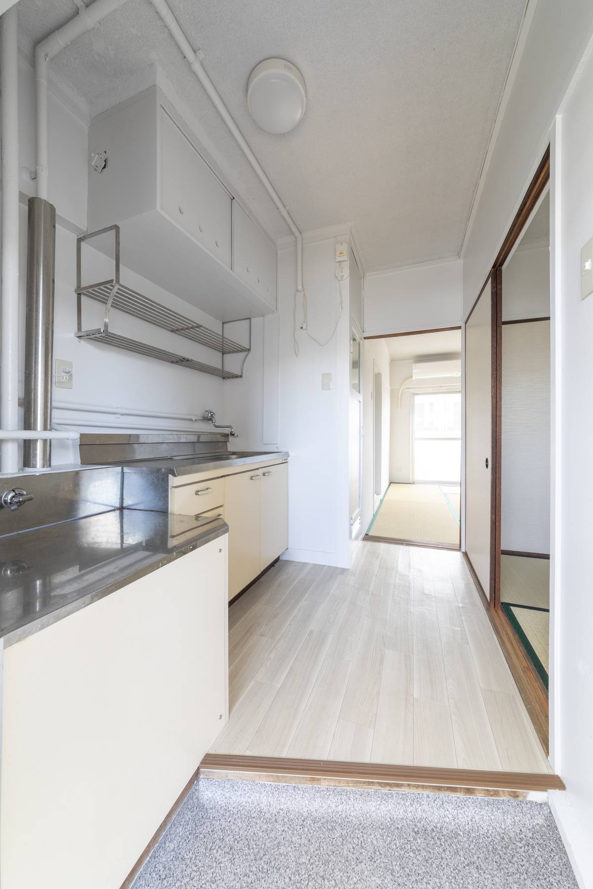 Pintu Masuk Apartemen di Village House Kusumi di Ito-shi