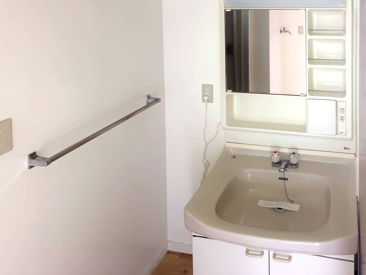 Lavabo de Village House Kyougamine Tower em Toyota-shi