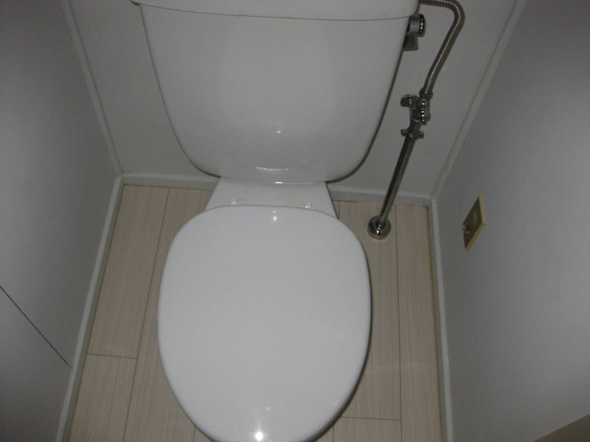 Toilet di Village House Yokone di Obu-shi