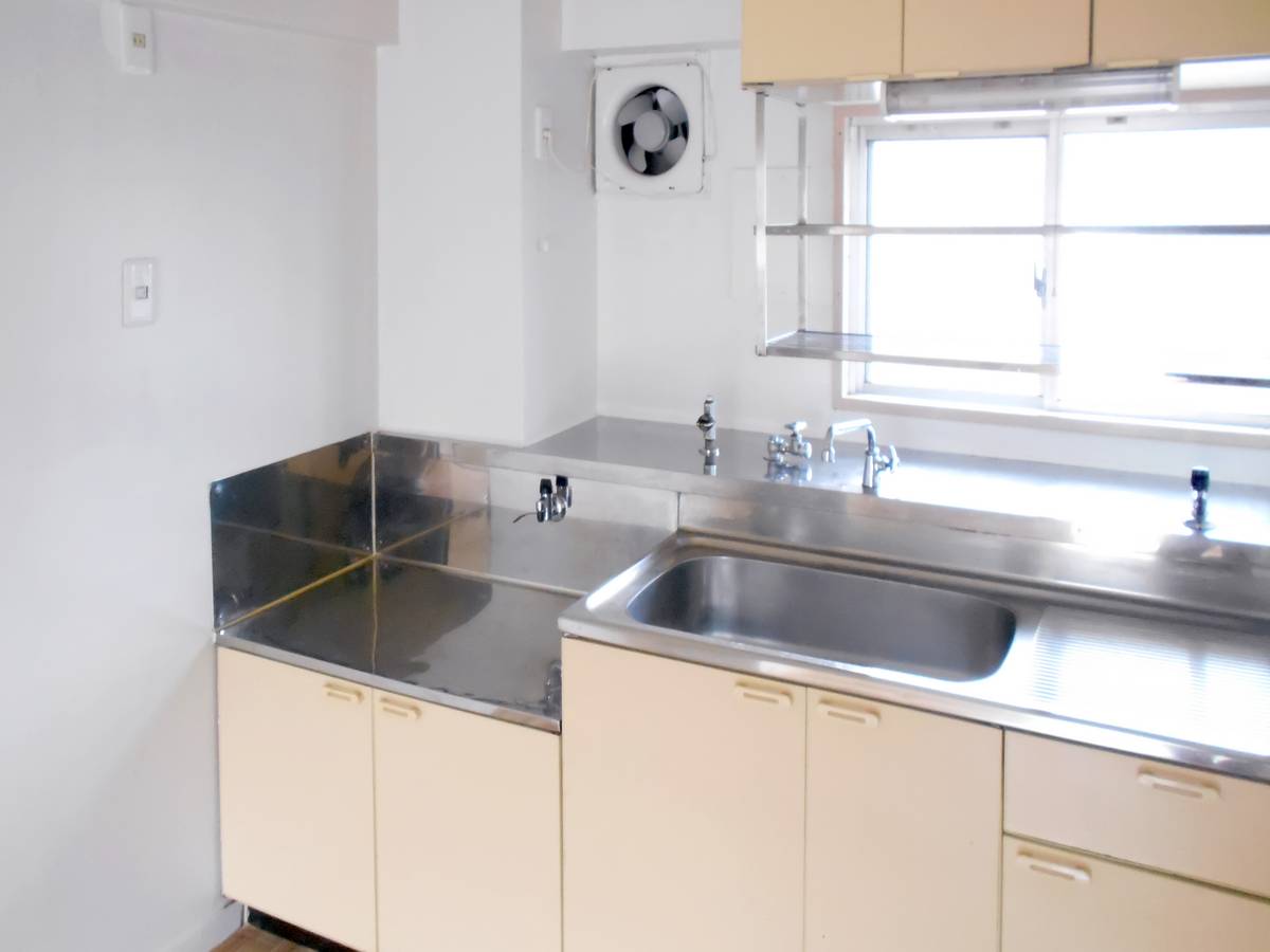 Dapur di Village House Kamezaki di Handa-shi