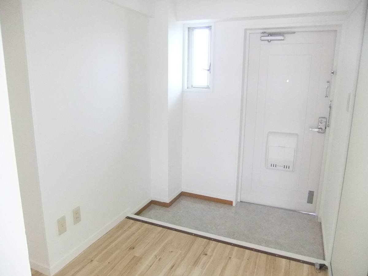 Pintu Masuk Apartemen di Village House Shimogoi di Toyohashi-shi