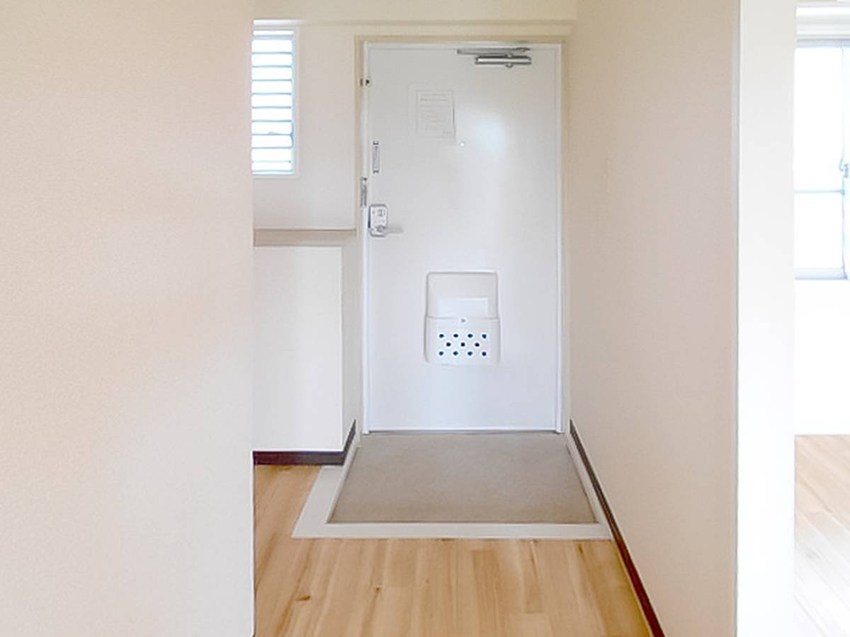 Pintu Masuk Apartemen di Village House TSU di Tsu-shi