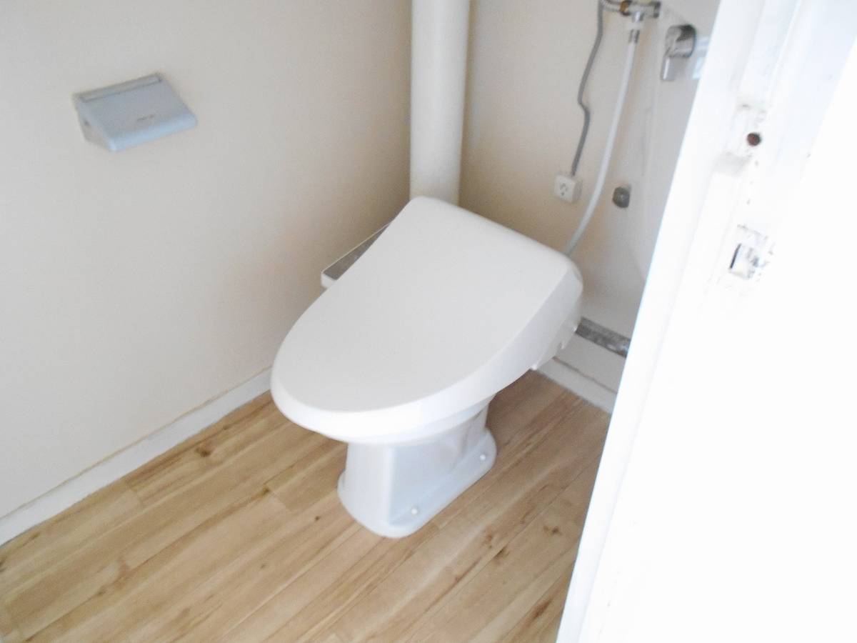 Toilet in Village House Shinma in Aoi-ku