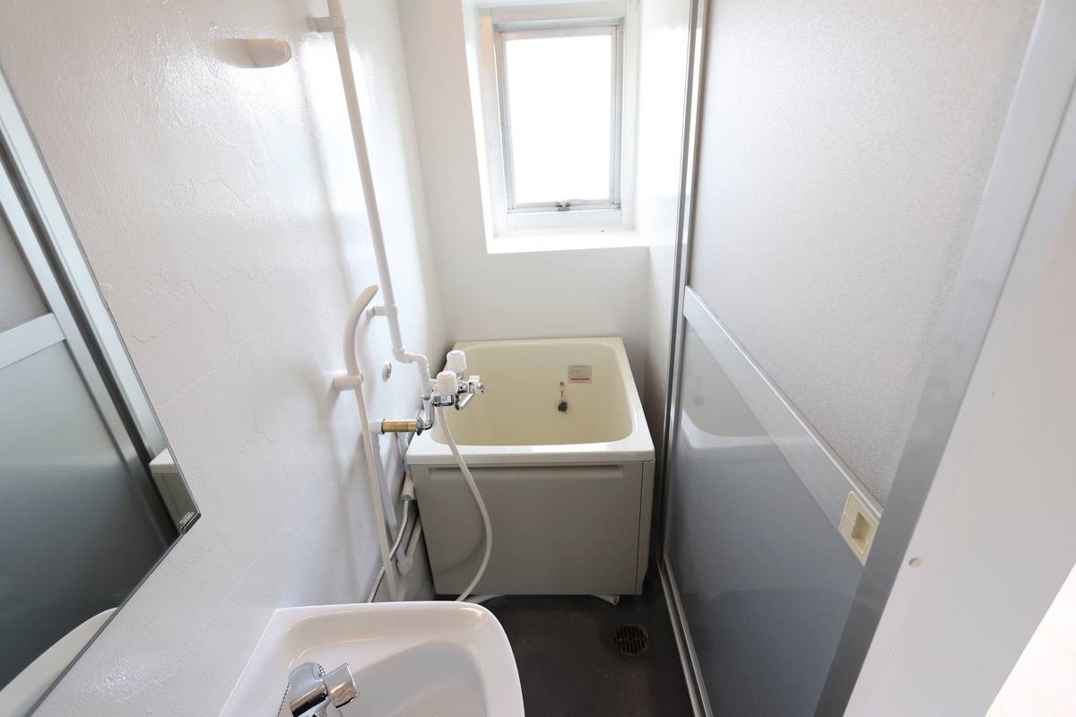 Phòng tắm của Village House Shinma ở Aoi-ku