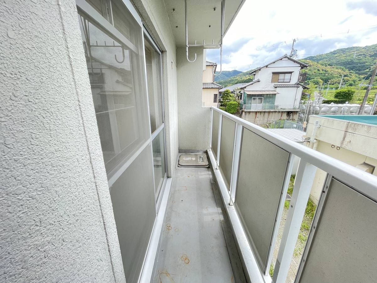 Balcony in Village House Ishinomaki in Toyohashi-shi
