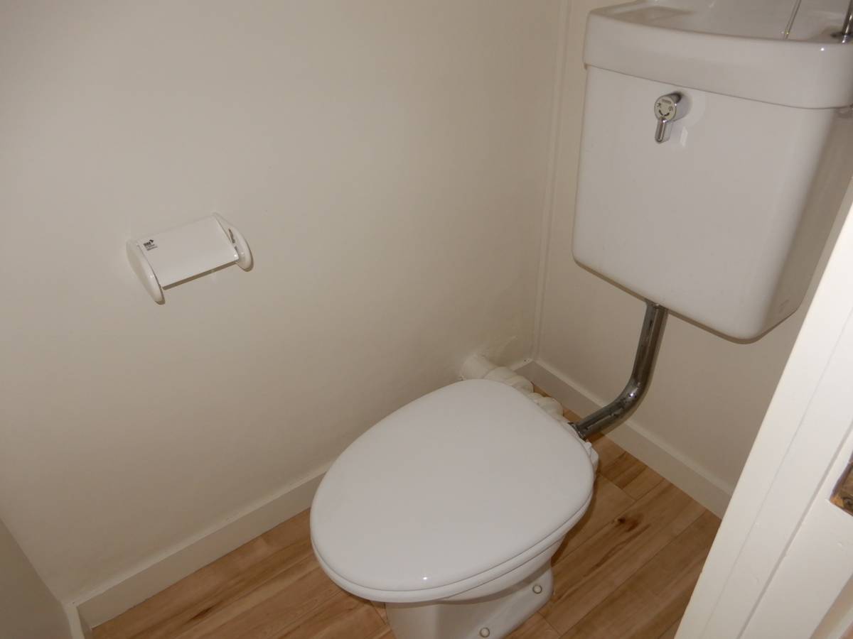 Toilet di Village House Koto di Chuo-ku