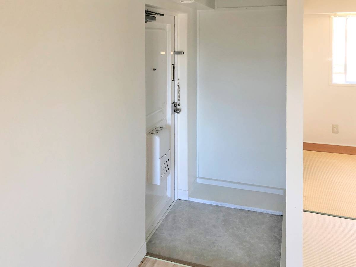 Pintu Masuk Apartemen di Village House Takaoka Nomura di Takaoka-shi