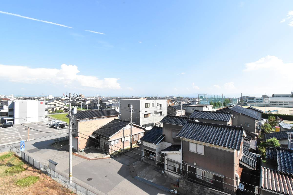 Tầm nhìn từ Village House Takaoka Nomura ở Takaoka-shi
