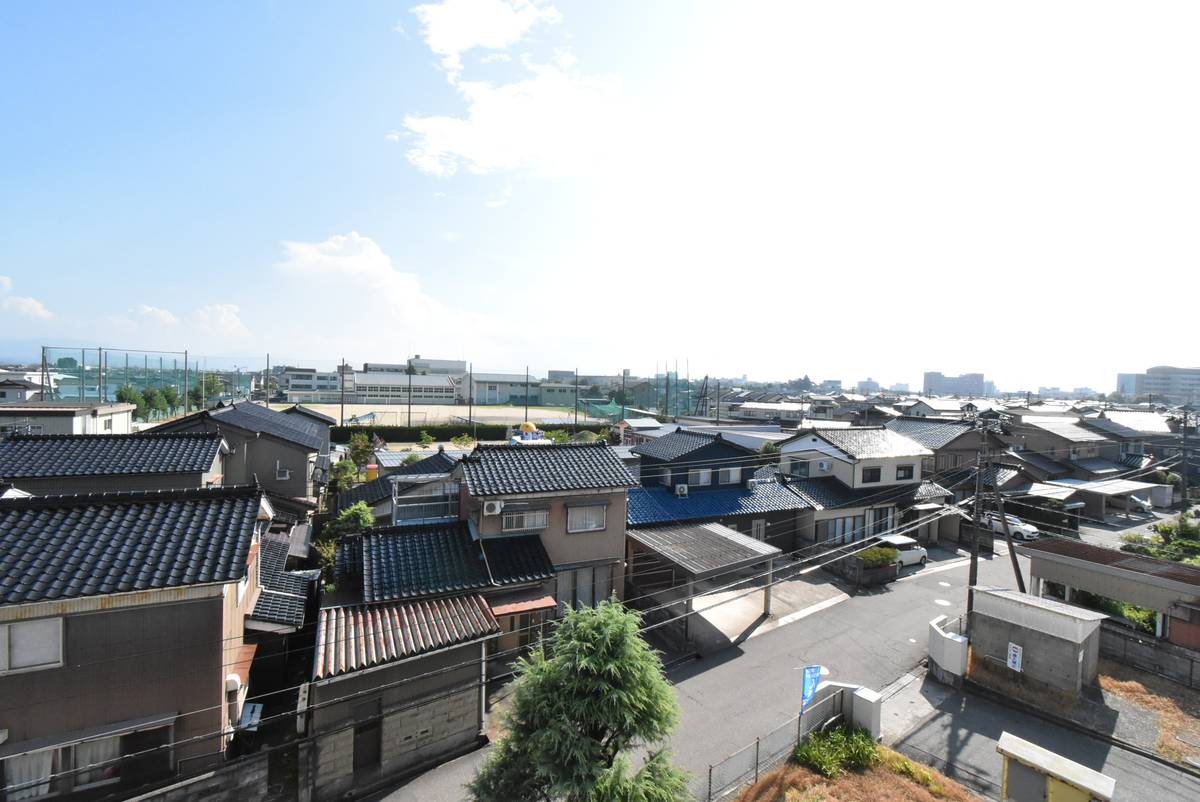 Tầm nhìn từ Village House Takaoka Nomura ở Takaoka-shi