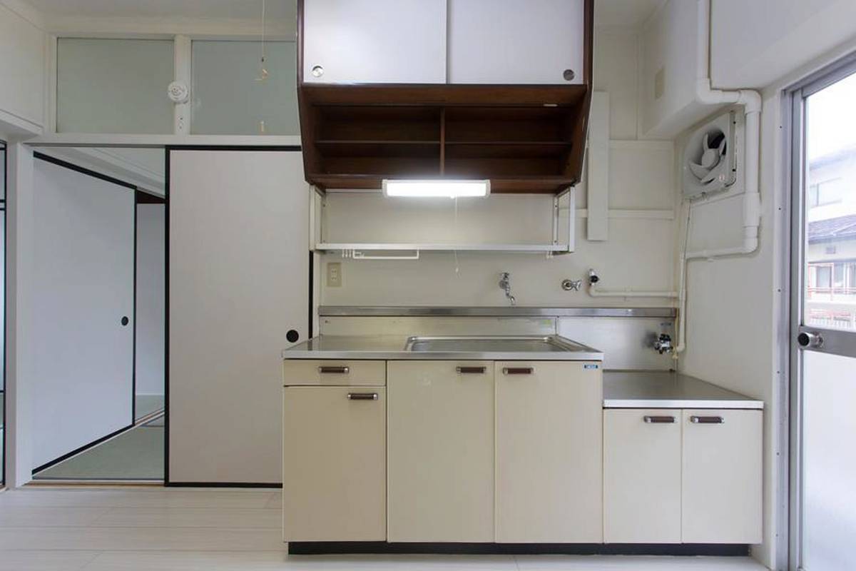 Dapur di Village House Osashima di Ena-shi