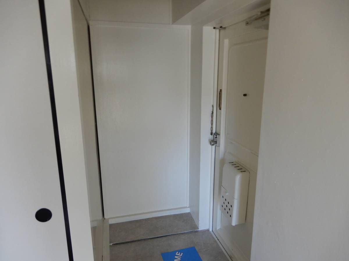 Pintu Masuk Apartemen di Village House Uchino di Hamana-ku