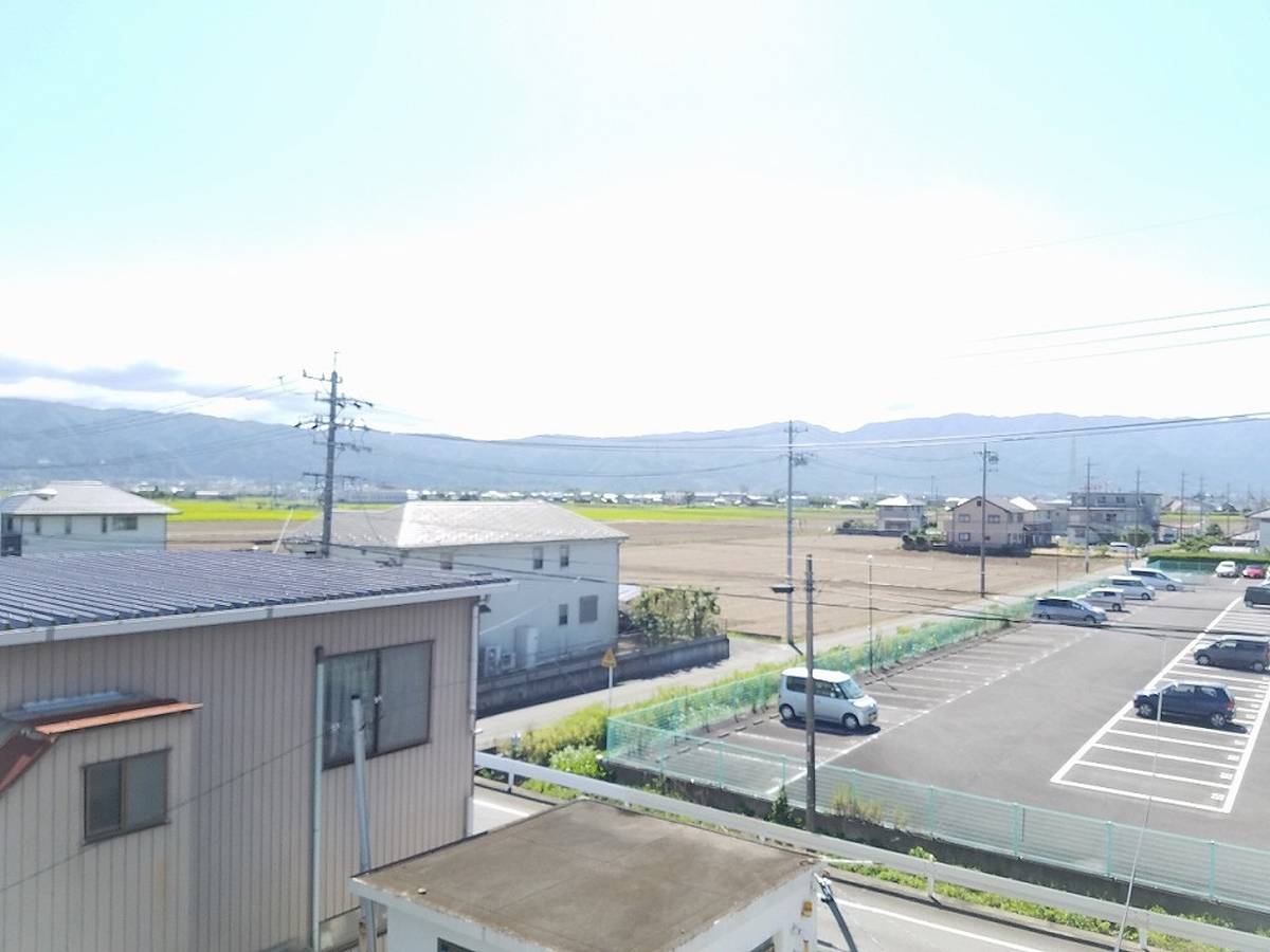 Tầm nhìn từ Village House Kaminagare ở Kaizu-shi