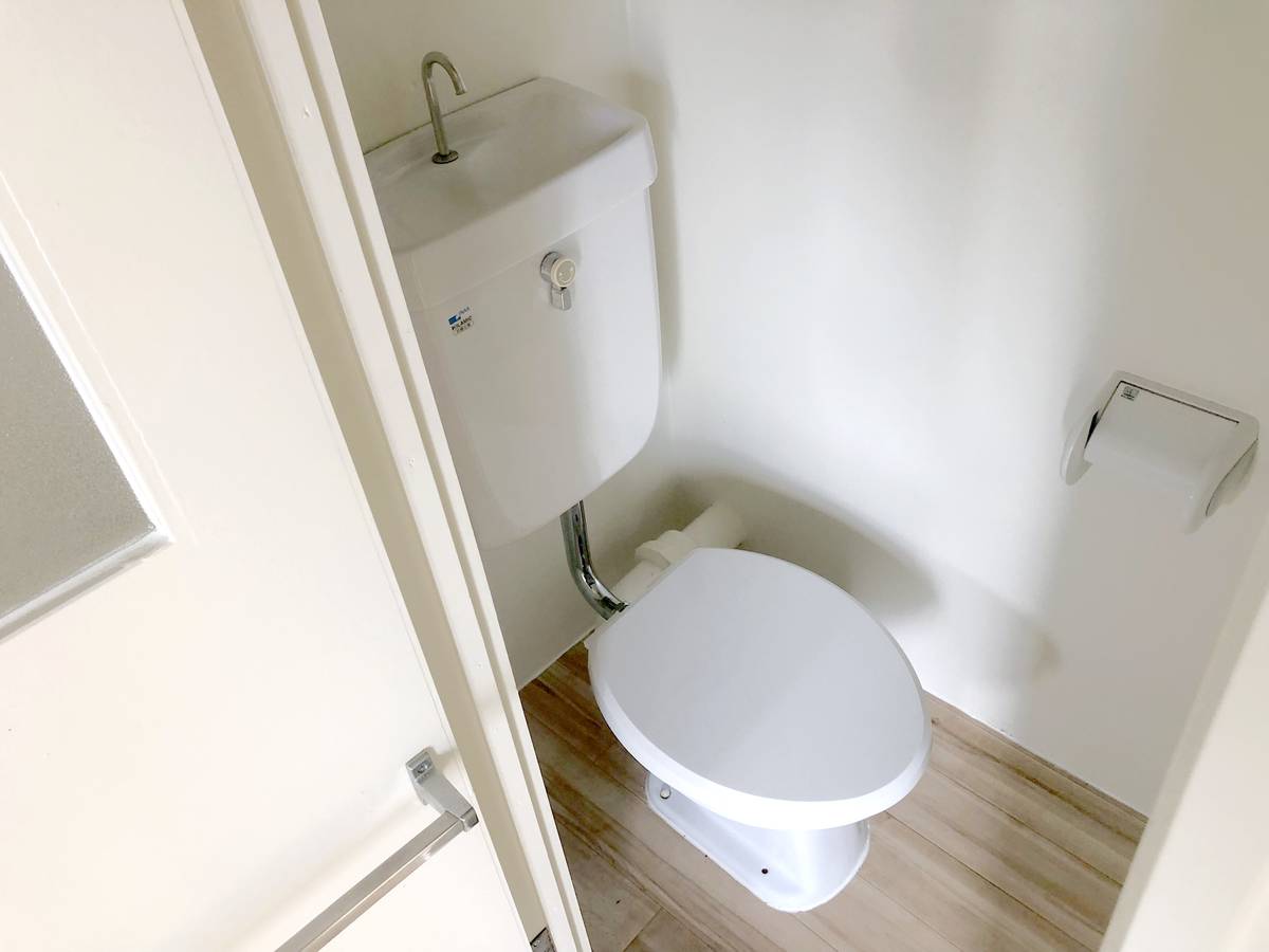 Toilet in Village House Butsuden in Uozu-shi