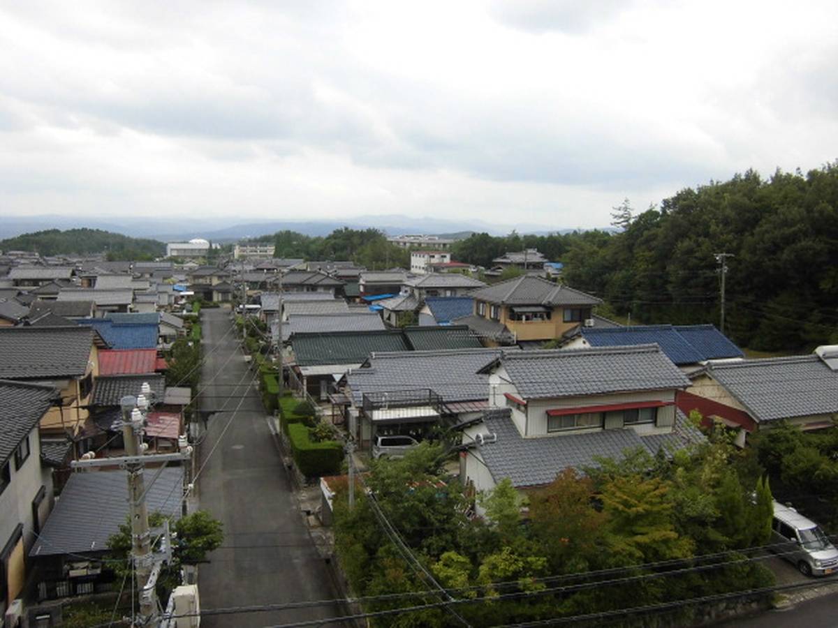 Tầm nhìn từ Village House Sugiyaki ở Toki-shi