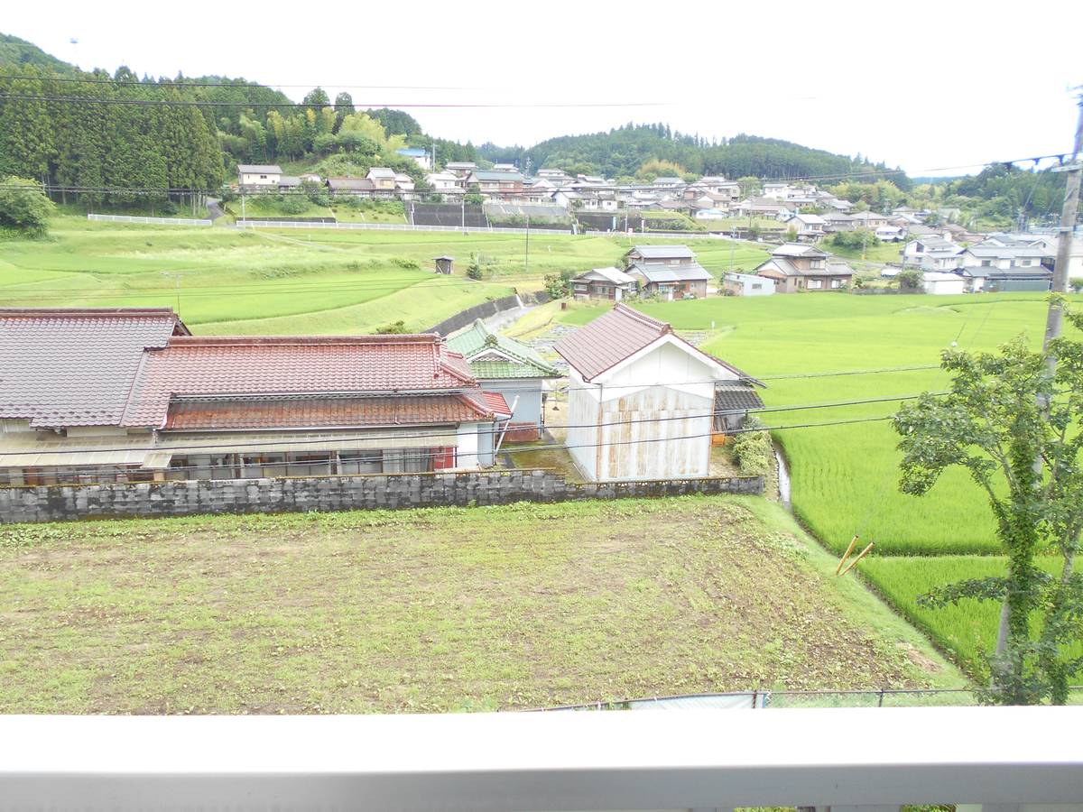 Tầm nhìn từ Village House Ooniwa ở Ena-shi