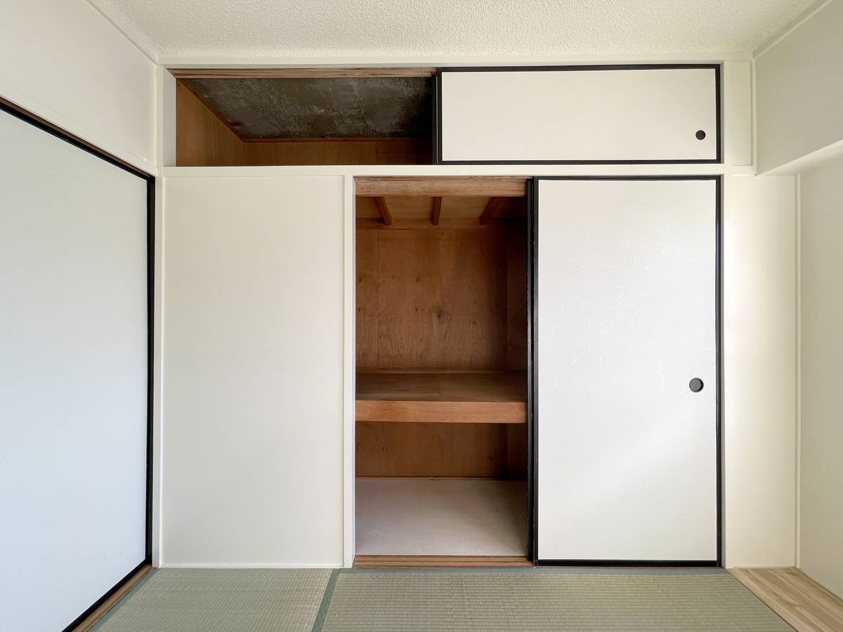 Storage Space in Village House Fuchu in Toyama-shi