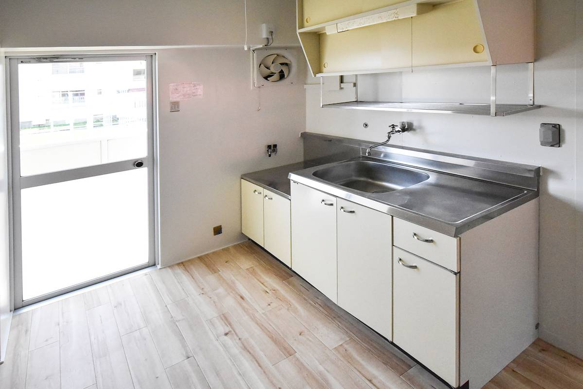 Khu vực bếp của Village House Tsuzawa ở Oyabe-shi