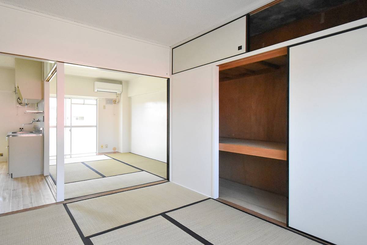 Khu vực chứa đồ của Village House Tsuzawa ở Oyabe-shi