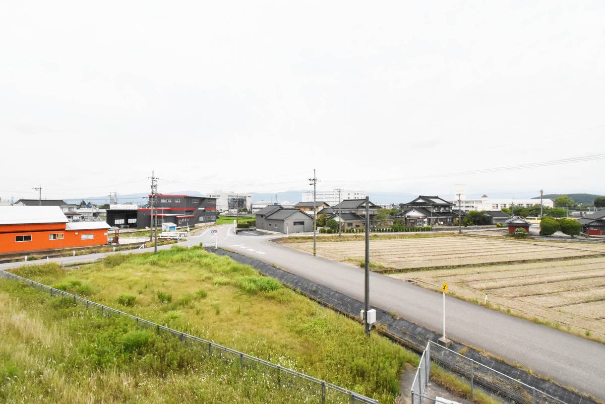 Tầm nhìn từ Village House Tsuzawa ở Oyabe-shi