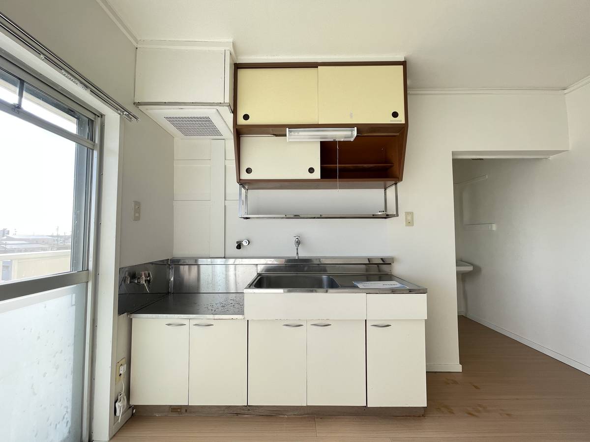 Dapur di Village House Higashi Kawara di Tenryu-ku