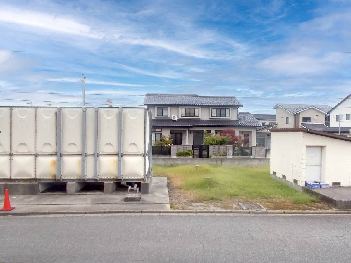 Tầm nhìn từ Village House Toyama Kita ở Toyama-shi