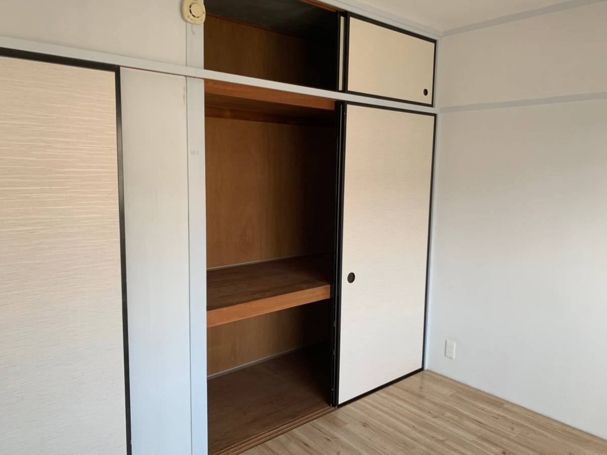 Khu vực chứa đồ của Village House Oobu ở Obu-shi