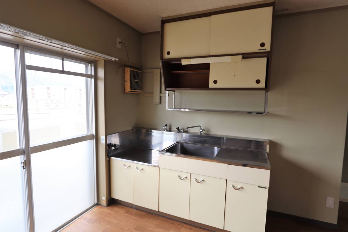 Khu vực bếp của Village House Osashima Dai 2 ở Ena-shi